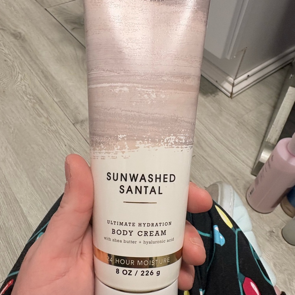 Bath & Body Works Sunwashed Santal Body Cream - Cream and Gold